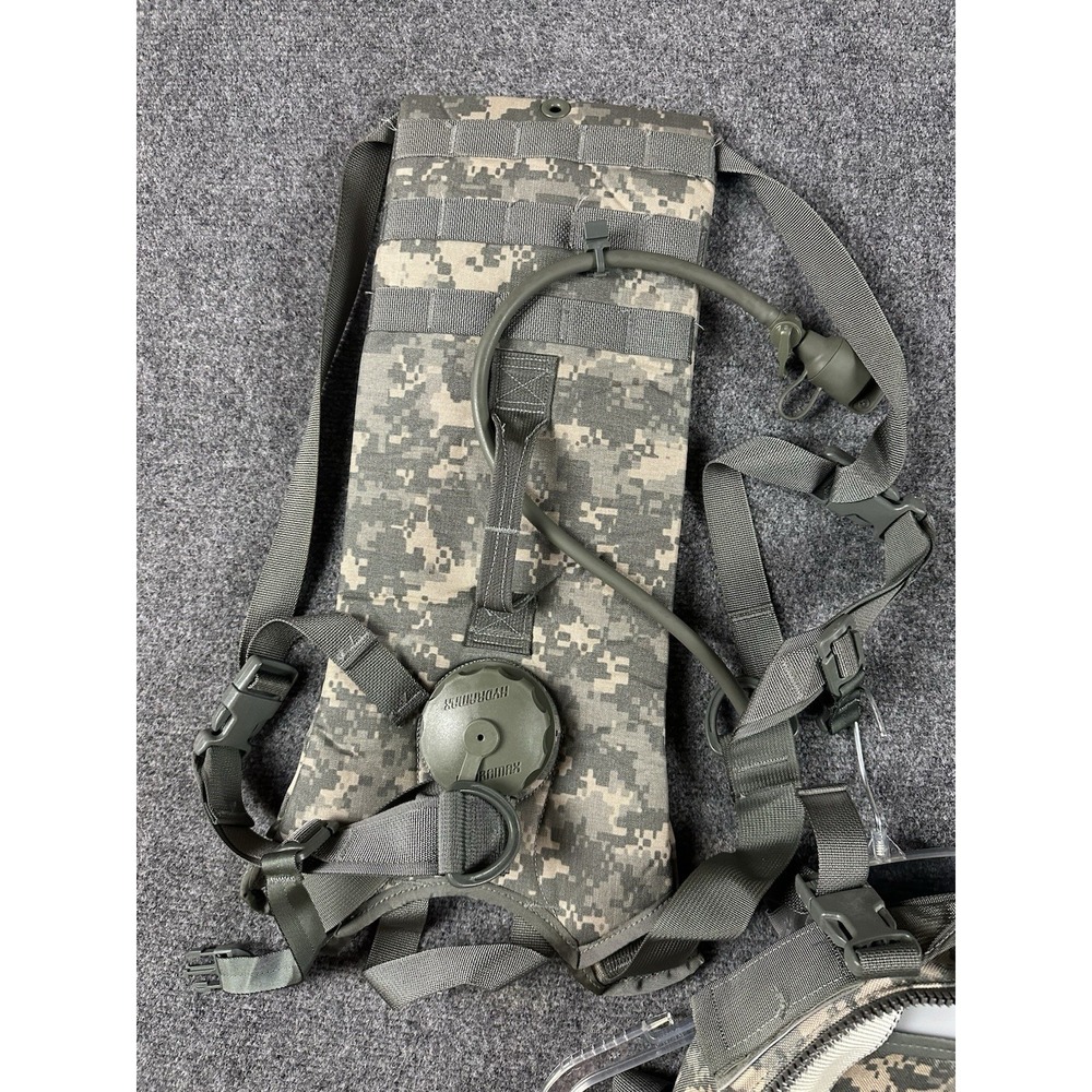 USGI MOLLE II Assault Pack ACU NSN 8465-01-524-5250 Backpack W/Hydration System - Picture 7 of 9